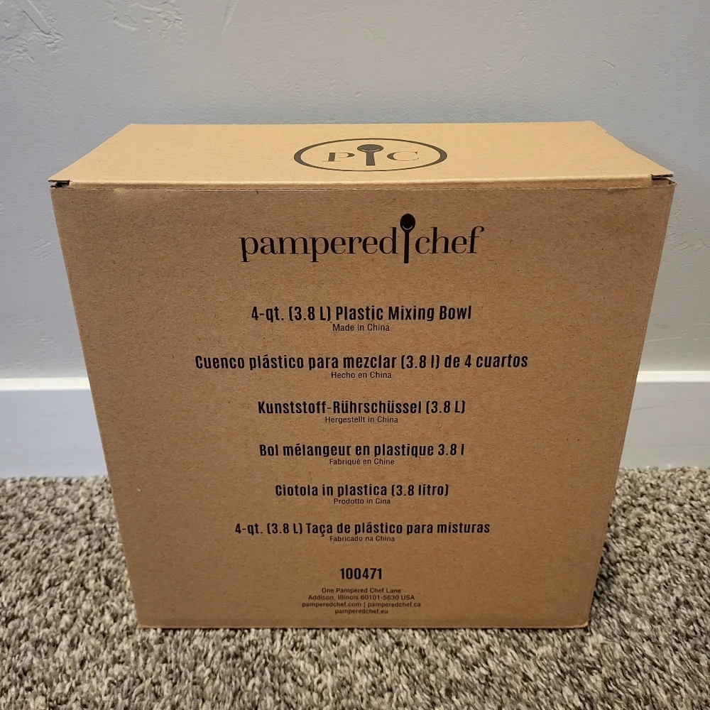 Pampered Chef Blue and White 4-Qt Mixing Bowl